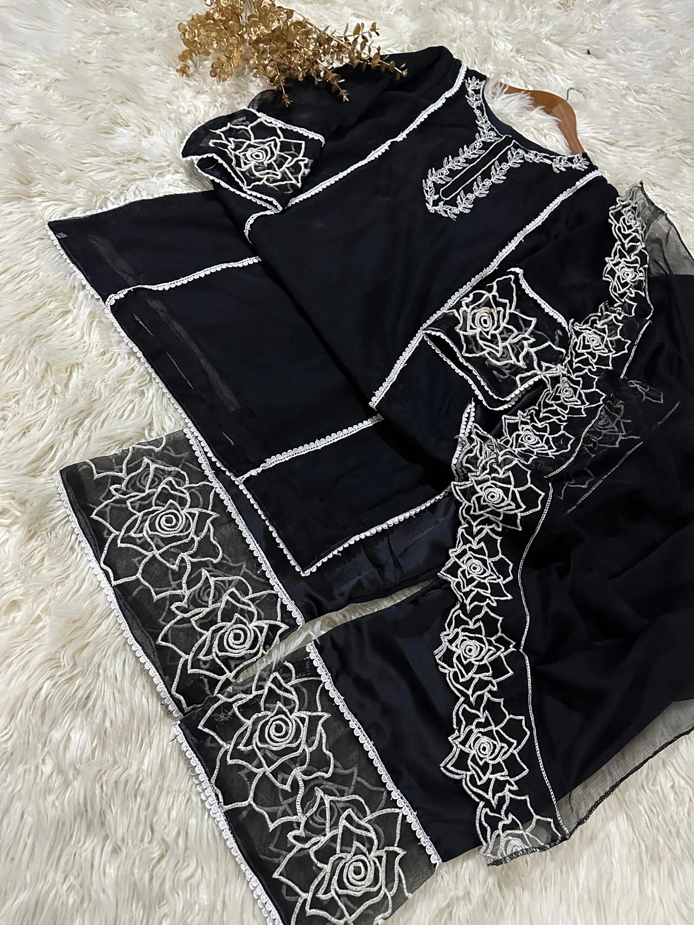 Embd +Lace work